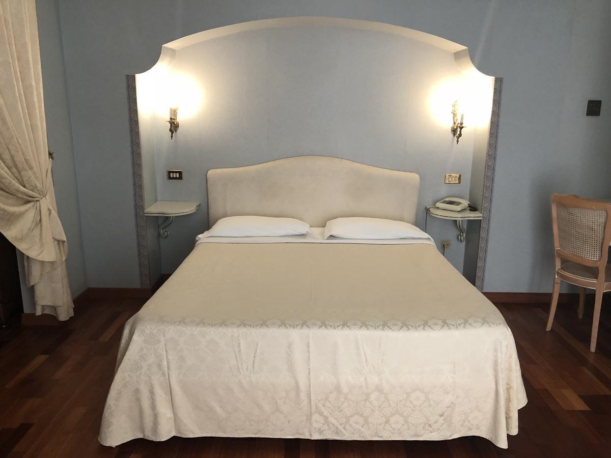 Grande Albergo Quattro Stagioni リエーティ エクステリア 写真