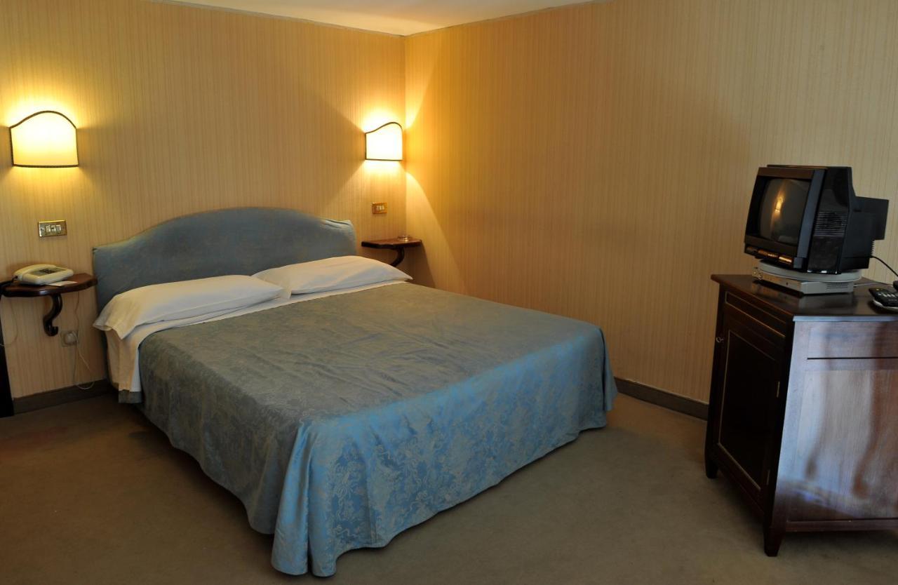 Grande Albergo Quattro Stagioni リエーティ エクステリア 写真