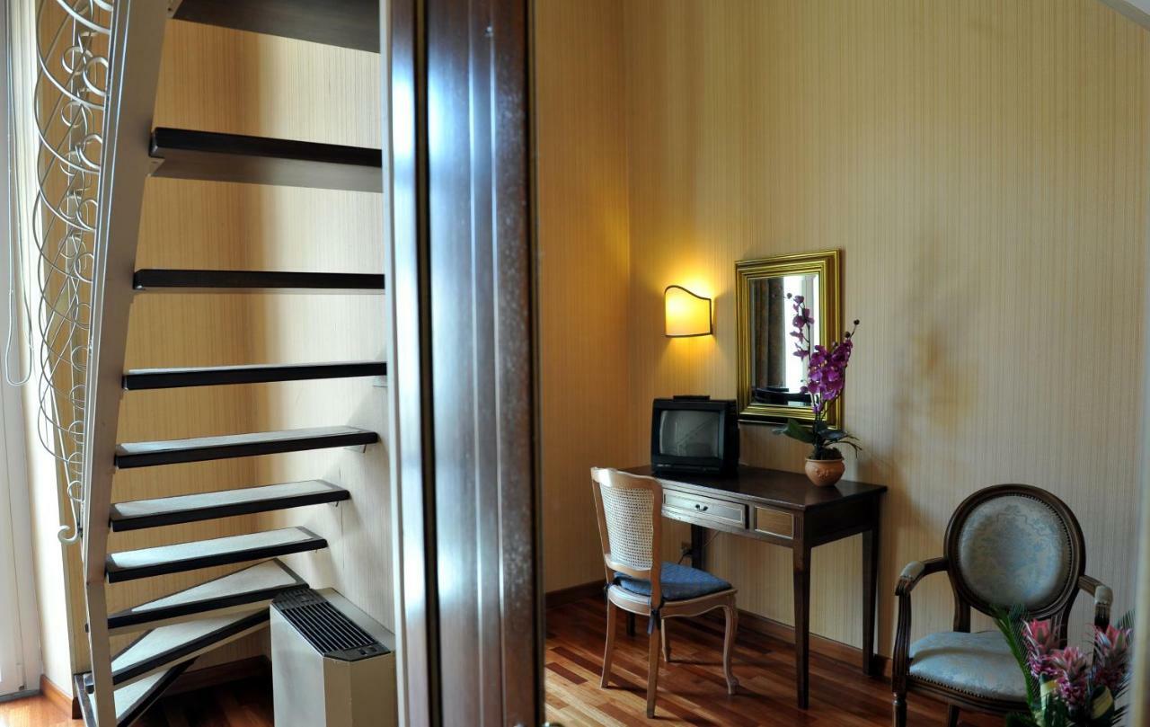 Grande Albergo Quattro Stagioni リエーティ エクステリア 写真